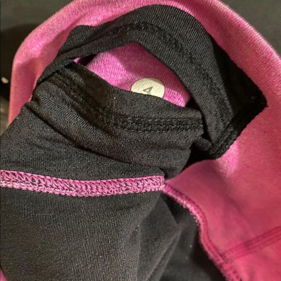 Lululemon Women’s Wunder Under Yoga Crop  Sz 4 - Picture 2 of 5